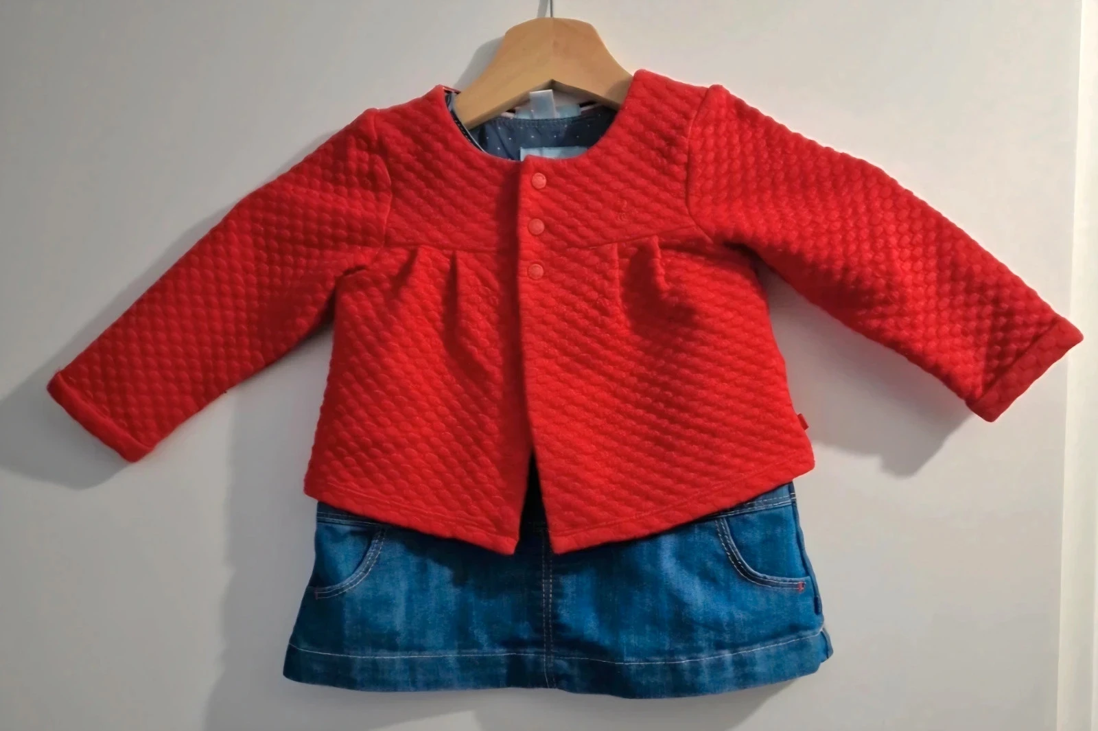 OBAÏBI spijkerrok + bijpassend rood vest – 12 maanden / 74 cm – photo 4